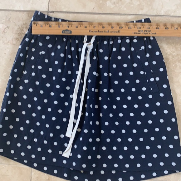 EUC Loft navy blue white polka dot mini skirt  sz 4   W/ pockets elastic waist. - Picture 12 of 13